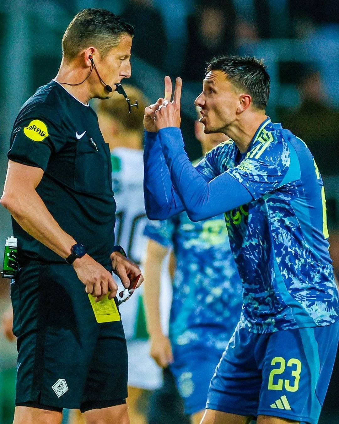 阿贾克斯训练开放日,冲刺阶段迎来里程碑引观众欢呼,NBA总决赛在即,阵容厚度经受考验 阿贾克斯训练开放日,冲刺阶段迎来里程碑引观众欢呼,NBA总决赛在即,阵容厚度经受考验