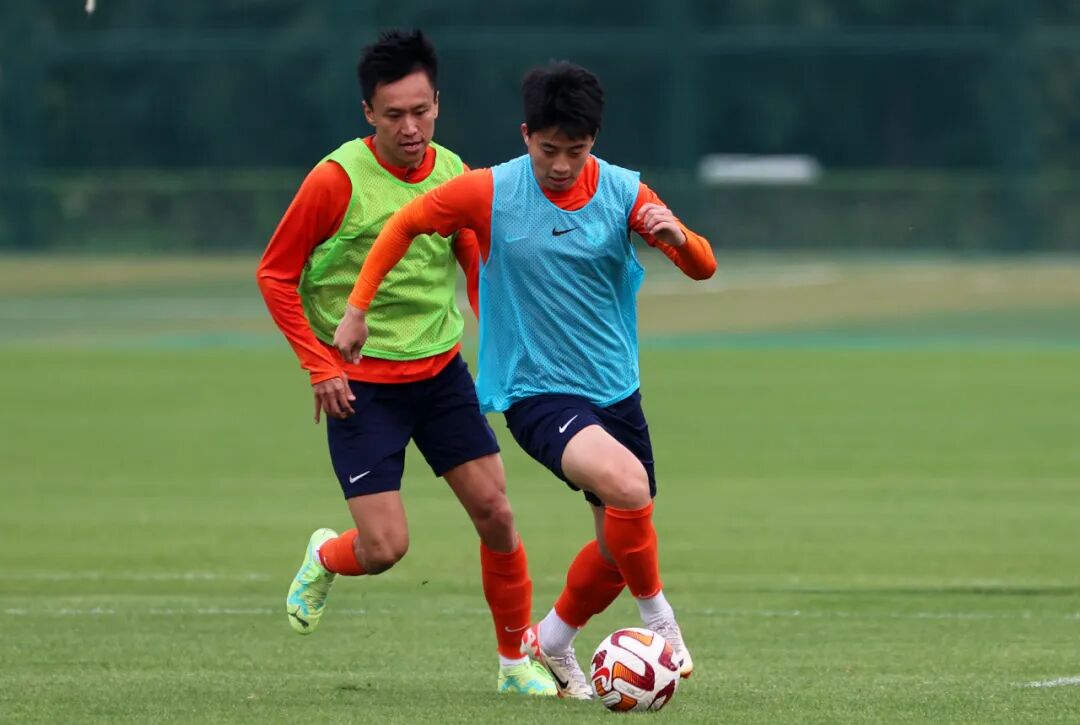 F1超级杯,江南闪电队与东城玄武队强势反弹,体能对抗拉满!边路成突破口(南部战区战歌歌词) F1超级杯,江南闪电队与东城玄武队强势反弹,体能对抗拉满!边路成突破口(南部战区战歌歌词)