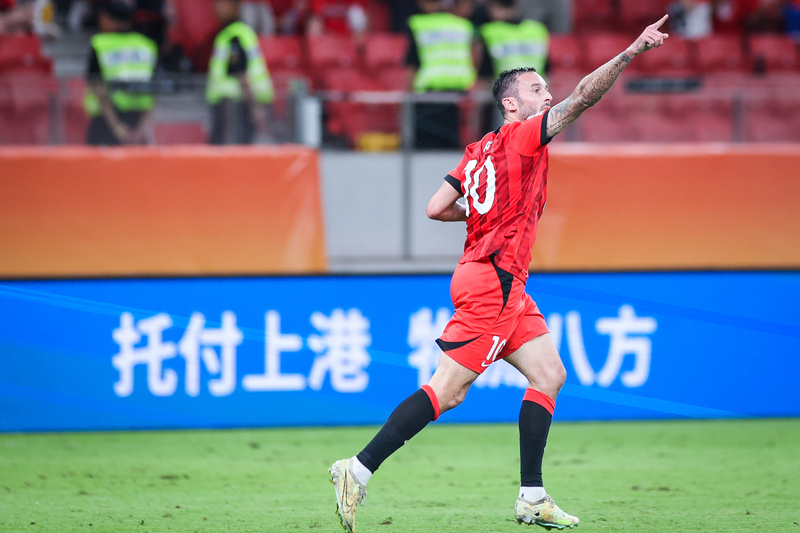 这是他从皇家马德里转会以来的第一个进球 这是他从皇家马德里转会以来的第一个进球