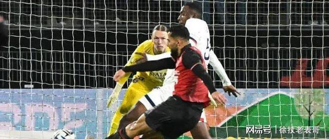 关于莱万多夫斯基爆冷击败巴黎圣日耳曼，大胜引爆全场！的信息